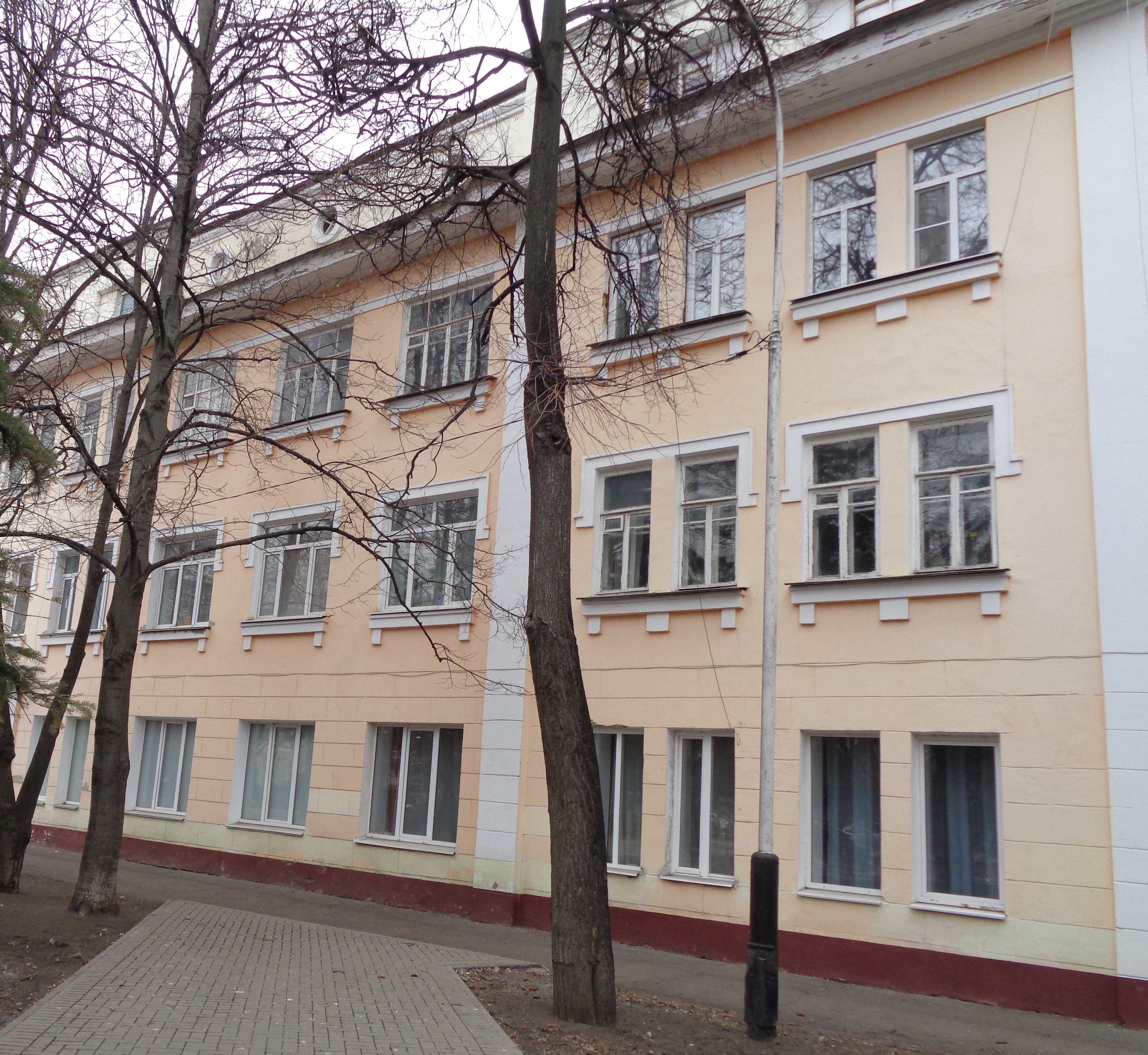 «Актёрский дом». На втором этаже окна квартиры, где приютили М.В. Васильеву.